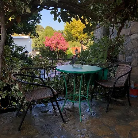Yard Apartment Astirakion Exterior photo